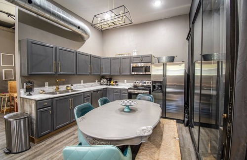 Benson Gardens House | Buffalo Hallow Acreage Retreat:❤️Omaha, Outdoor Entertaining, Arcade, 5 TV's,