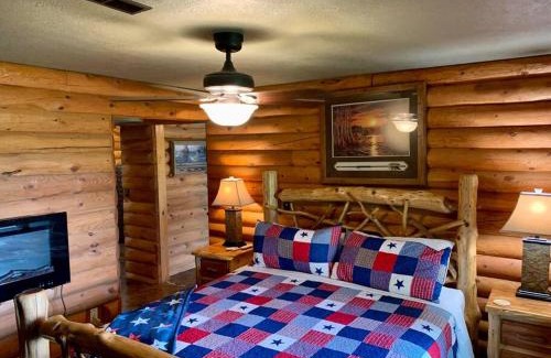 Saint Joe House | Buffalo River Lodge (Yellville)- Lower Level