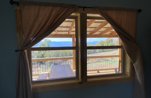 Marble Falls Cabin | Buffalo Sky Cabin has stunning views of Buffalo National River and mountains