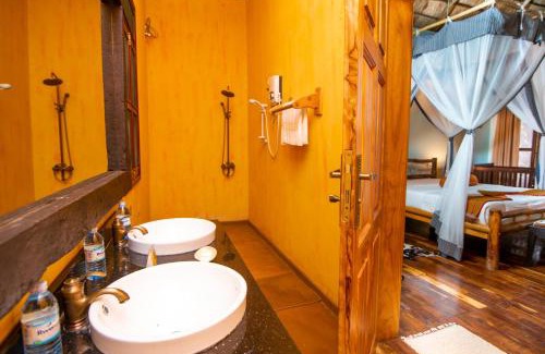 Kasese Resort | Buffalo Safari Lodge