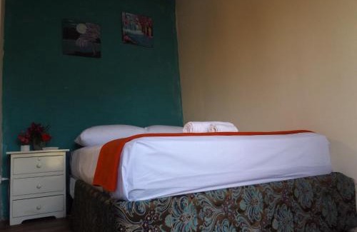 Salinas Bed & Breakfast | Buganvilla Guest House