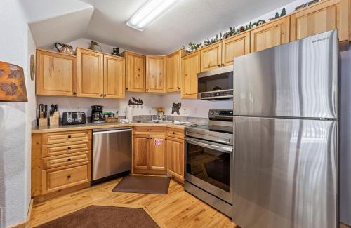 Fall River Estates Apartment | Bugle Pointe A10 by Estes Park Condos
