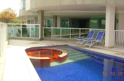 Guarapari Apartment | Building facing elegant Bacutia beach (Blue Cove)