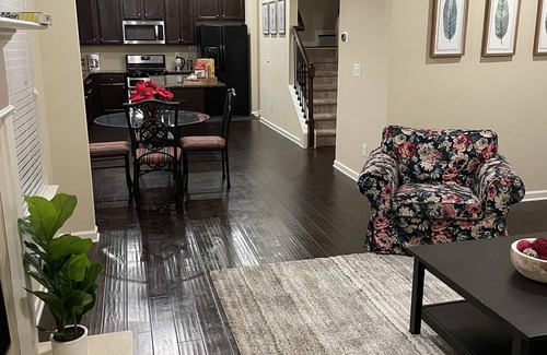 Lawrenceville House | BUILT IN '18❤️HOSTS UP TO 8❤️GREAT FOR FAMILIES❤️