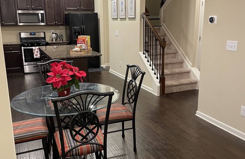 Lawrenceville House | BUILT IN '18❤️HOSTS UP TO 8❤️GREAT FOR FAMILIES❤️