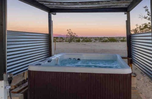 Wonder Valley Cabin | BullionMTN Sunsets Stars 10 Acres Hot Tub.