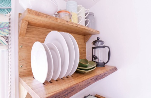 Whepstead Cottage | BUMBLE'S RETREAT, pet friendly, with a garden in Bury St Edmunds