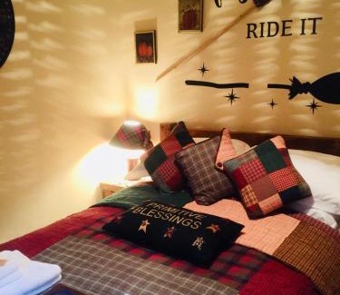 Gresford Bed & Breakfast | Bumbleberry Cottage