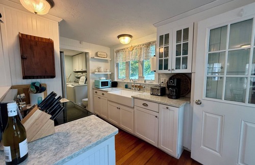 Brimfield House | Bungalow 19 by the lake in Brimfield