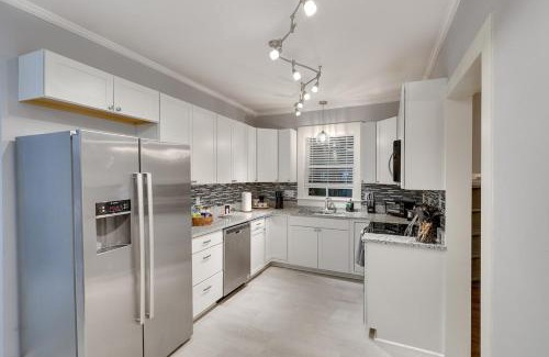 Columbia House | Bungalow - 3BD 2BA - W Cola - Close to Tennis CT