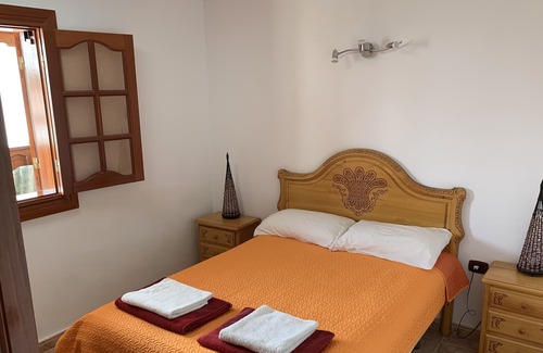 Playa del Aguila House | Bungalow in 2 Ebenen, Meerblick, Garten, Schwimmbad und Direkter Strandzugang!