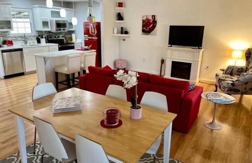 Dahlonega House | Bungalow in small and quiet cul-de-sac, pet-friendly.n