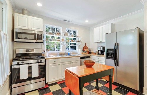 Historic District House | Bungalow in the Historic District-walking distance to downtown & the waterfront!