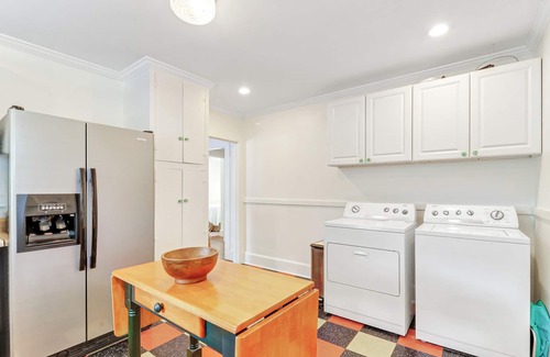 Historic District House | Bungalow in the Historic District-walking distance to downtown & the waterfront!