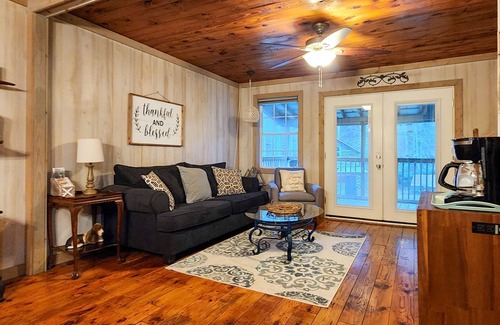 Ellijay Cottage | Bungalow+RV/10 acres/Stream/Sleeps6