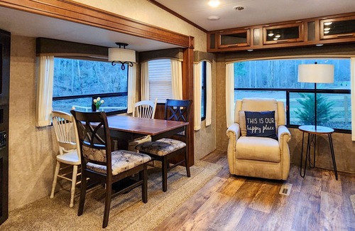 Ellijay Cottage | Bungalow+RV/10 acres/Stream/Sleeps6