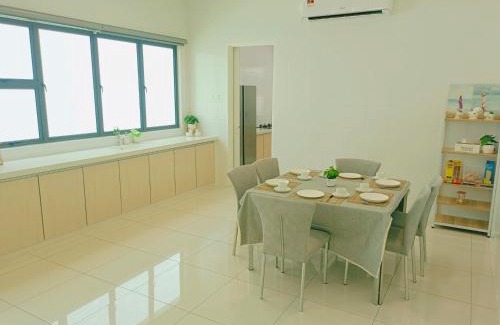 Sungai Petani House | Bungalow, Up to 21 Pax, 4000sqft, 3 Bedrooms, 4 Bathrooms, 4 Car Parks by Star Home