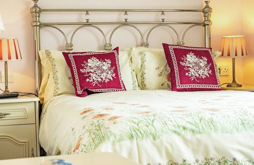 Alford House | Bungalow with one double with one single.