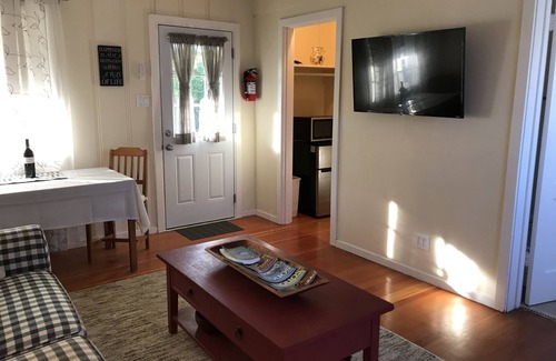 Healdsburg House | Bunkhouse at Side Road Farm charming one bedroom cottage