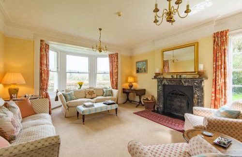 Charing House | Burleigh House by Bloom Stays