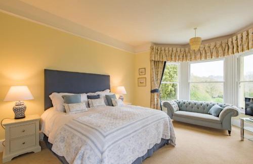 Charing House | Burleigh House by Bloom Stays