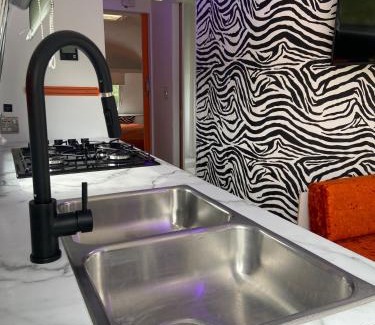 Bury St Edmunds House | Bury - Lodge - Sleeps 2 - Parking