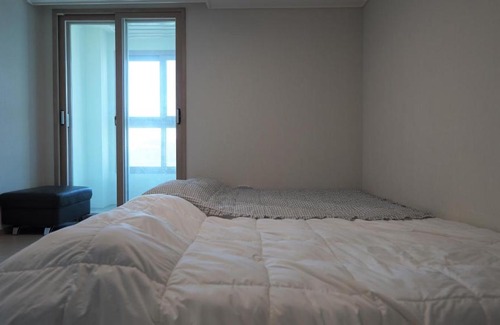 Yeongdo Apartment | Busan house in Taejongdae