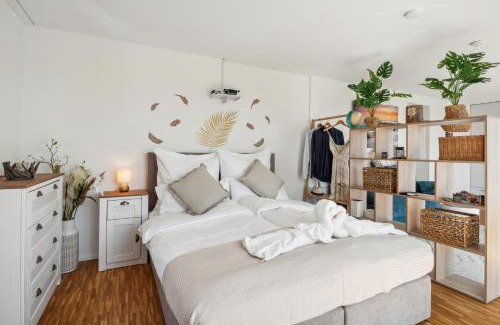 Brugg Apartment | Business I Family Apartment I 1-4 Personen - Aare Blick, nahe Altstadt I Beamer - 99" Leinwand I Terrassen Lounge und Parkplatz