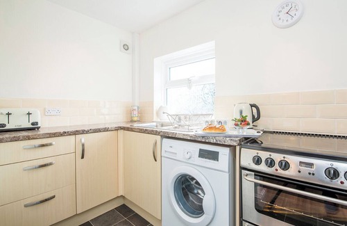 Whitland Cottage | Buttercup Cottage, Holiday Cottage Llanfallteg, Near Narberth, Sleeps 4, 2 bedrooms, bathrooms