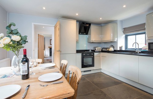 Keeston Cottage | Bwthyn Clyd, Holiday Cottage Keeston, Near Newgale, Sleeps 6, 3 bedrooms, bathrooms