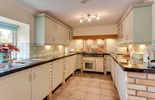 Cwm-twrch Isaf House | Bwthyn Glyn - Three Bedroom House, Sleeps 6