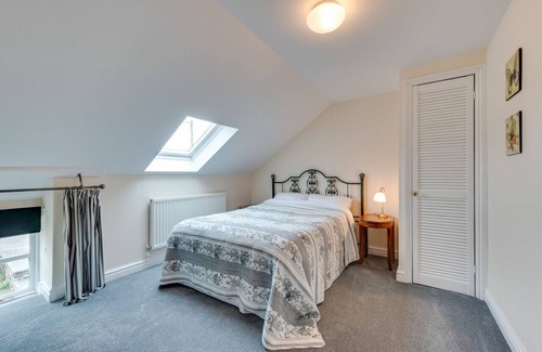 Cwm-twrch Isaf House | Bwthyn Glyn - Three Bedroom House, Sleeps 6