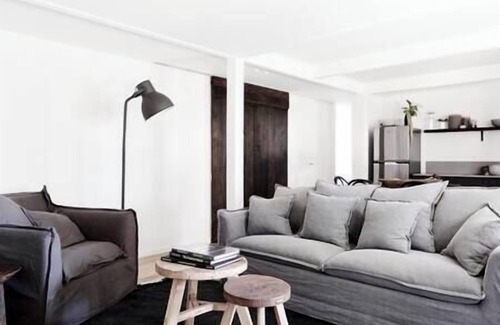 Byron Bay House | BYRON BAY BLACK - The Kingsley