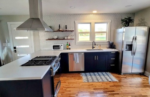 Lawrence House | [C] 2-Min from Lawrence City Style & CountryPeace