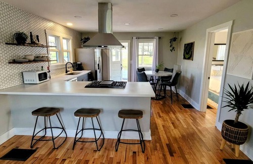 Lawrence House | [C] 2-Min from Lawrence City Style & CountryPeace