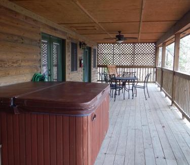 Mount Ida House | C20, Three bedroom, three bath log-sided, luxury Harbor North cottage with hot tub cottage