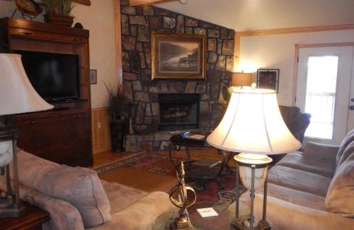 Mount Ida House | C20, Three bedroom, three bath log-sided, luxury Harbor North cottage with hot tub cottage