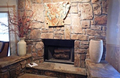 Mount Ida House | C21, Three bedroom, three bath log-sided, luxury Harbor North cottage with hot tub cottage