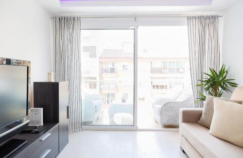 Plaza de Toros Vieja Apartment | C34 Cosy 4 bdr apt close to Maria Zambrano