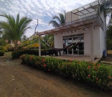 Monitos House | cabañas Brisas y Perla by AMAUNA