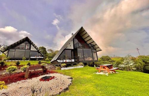 Fraijanes Ski Chalet | Cabañas de Montaña Magia del Poás