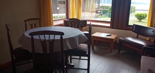 Yerbas Buenas Apartment | Cabañas LagoSur