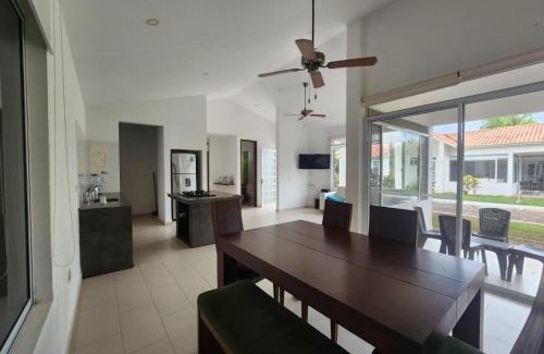 Menegua House | CABAÑAS Puerto López