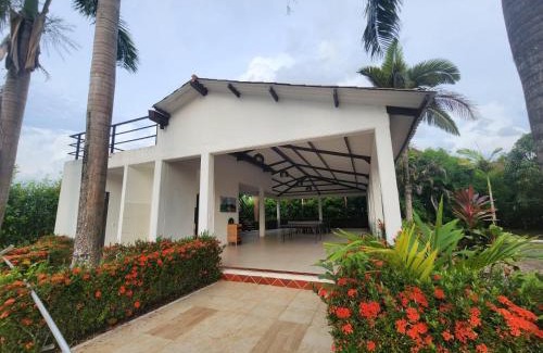 Menegua House | CABAÑAS Puerto López