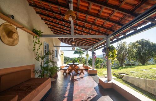 Araras House | Cabana do Alto - Design e Aconchego na Natureza