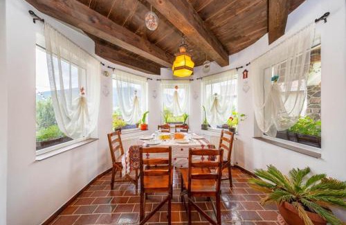Bran Cabin | Cabana la Flo