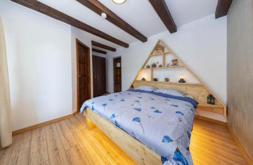 Bran Cabin | Cabana la Flo