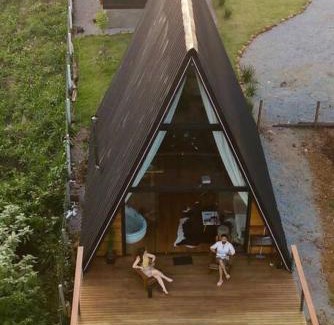 Nova Petropolis Ski Chalet | Cabana romântica com hidromassagem próx ao centro.