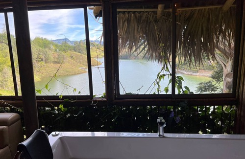 El Penol Cabin | Cabana Suite with Lake View and Jacuzzi