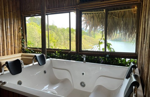 El Penol Cabin | Cabana Suite with Lake View and Jacuzzi